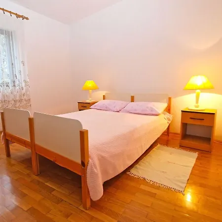 Dvorine 1210 Apartmán *