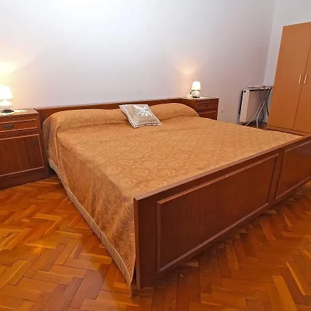 Dvorine 1210 Appartamento Banjole